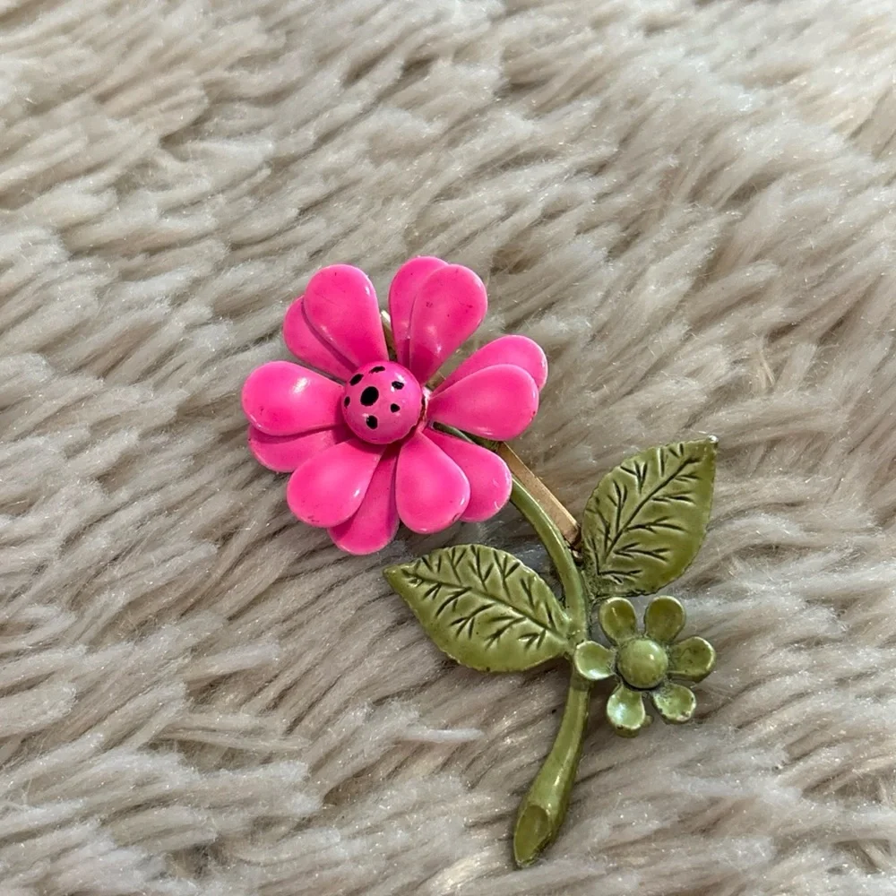 Vintage 60s Enamel Mod Kitsch Flower Brooch Retro Hippie